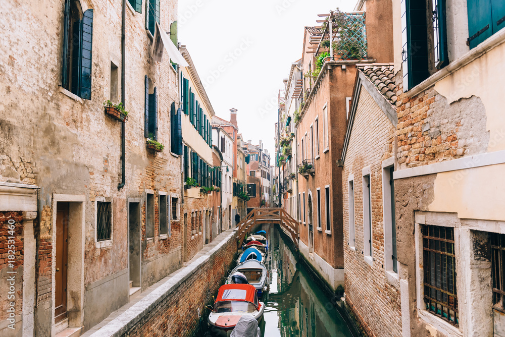 the old Venice streets of Italy