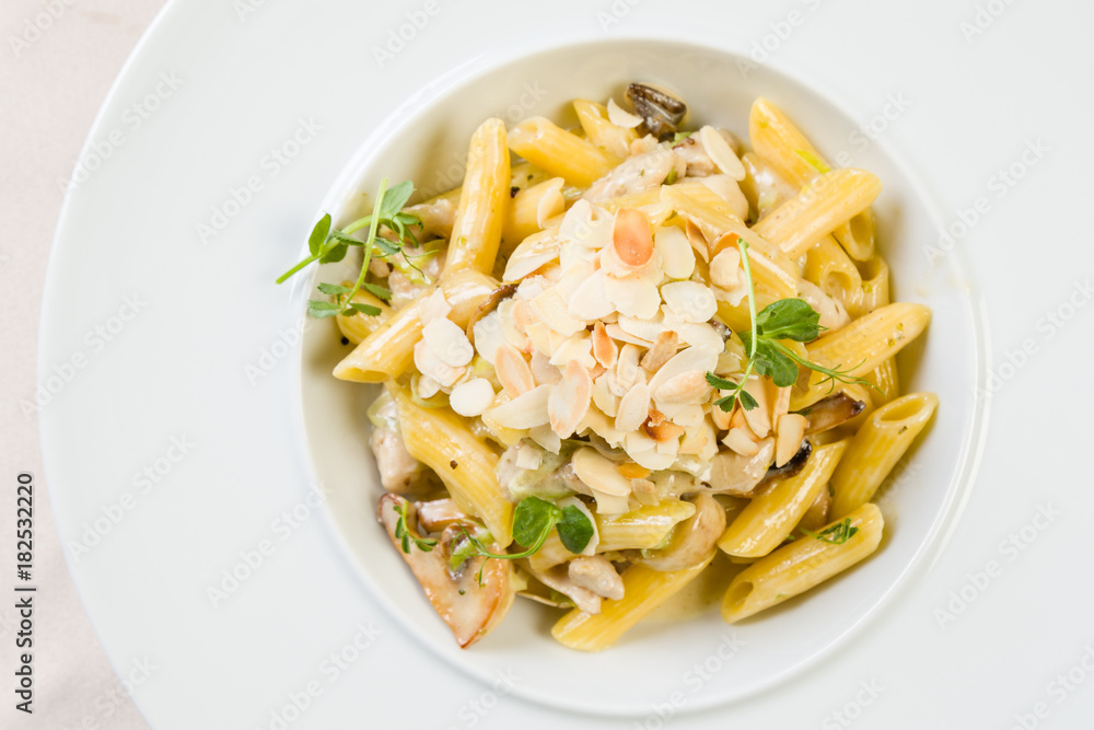 penne with gorgonzola and mushrooms