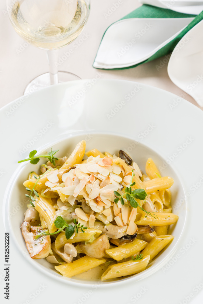 penne with gorgonzola and mushrooms