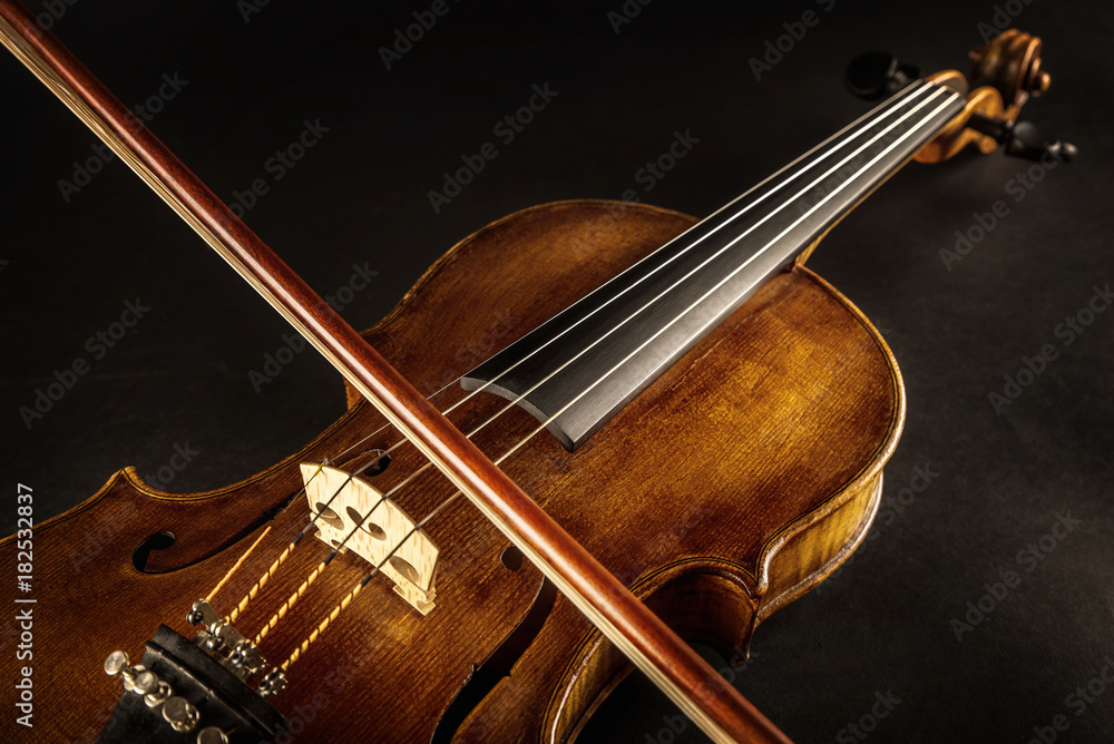 Fototapeta premium close up of a violin and bow