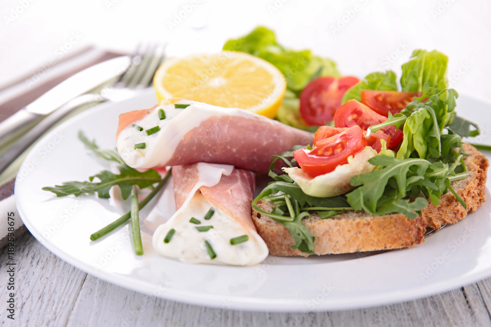 bruschetta with rocket and tomato and ham with cheese