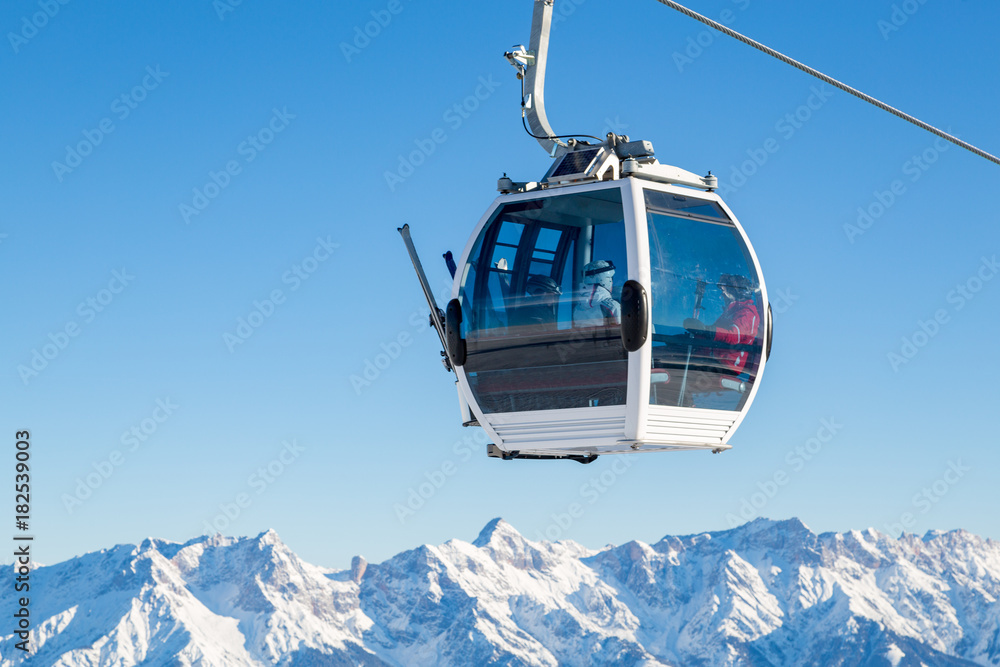 Cable car in ski area in the alps - obrazy, fototapety, plakaty 