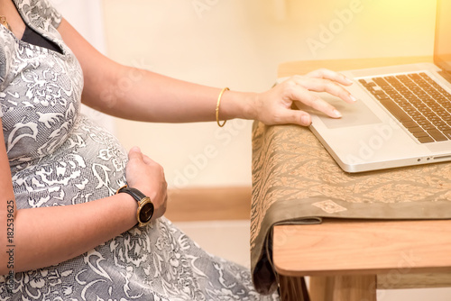 Pregnant woman looking at ultrasound images.