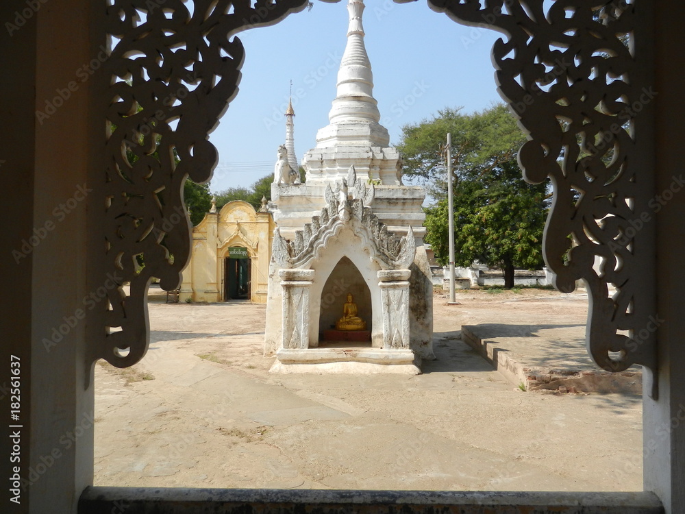 Shwezigon Paya, Bagan, Myanmar