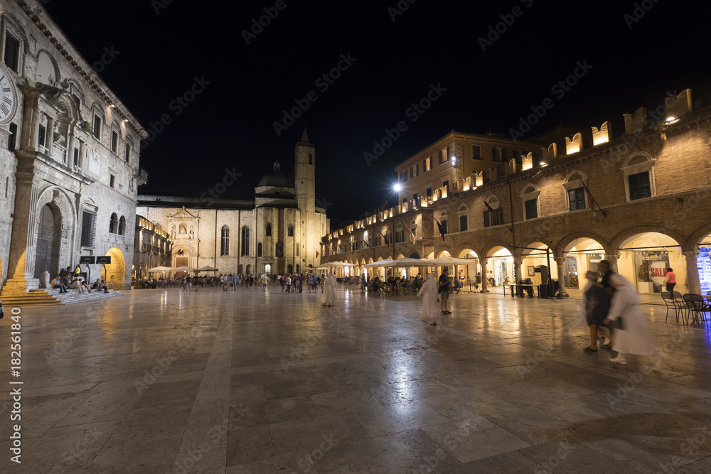 Ascoli Piceno (Marches, Italy), Piazza del Popolo by night