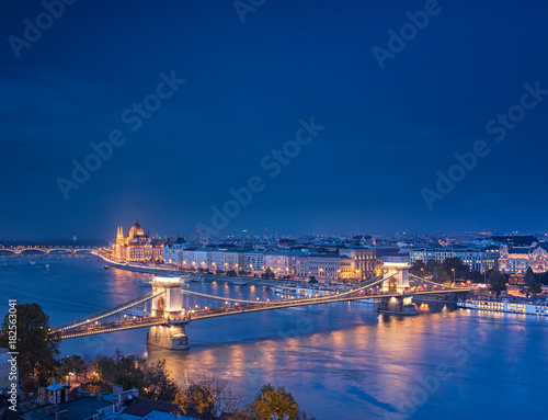 Nice Chain Bridge at night ...