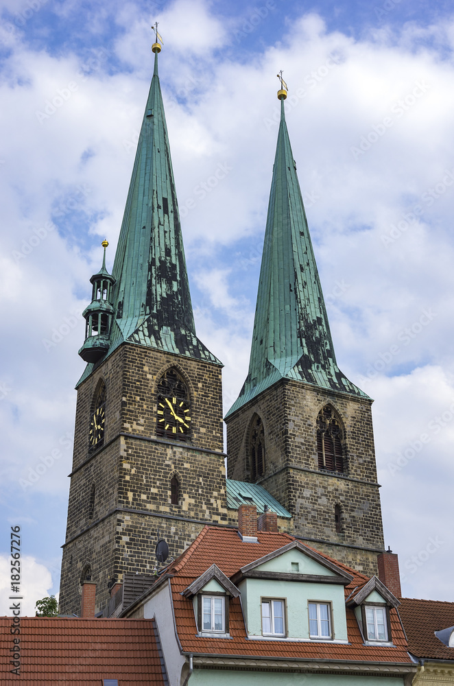 Die Türme der Pfarrkirche St. Nikolai zu Quedlinburg, Sachsen-Anhalt, Deutschland.