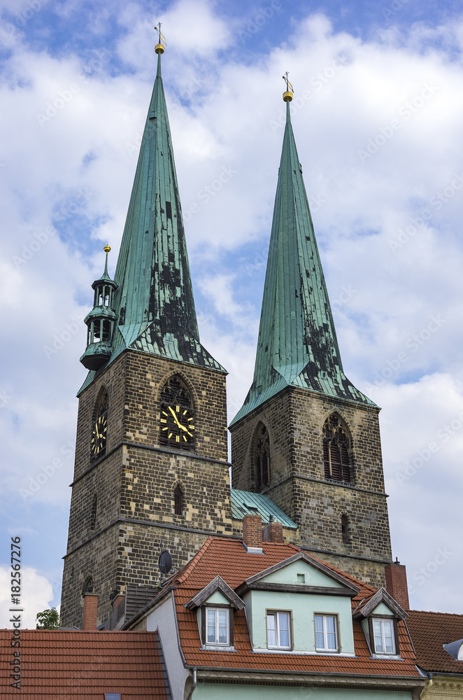 Die Türme der Pfarrkirche St. Nikolai zu Quedlinburg, Sachsen-Anhalt, Deutschland. Die Türme der Pfarrkirche St. Nikolai zu Quedlinburg, Sachsen-Anhalt, Deutschland.