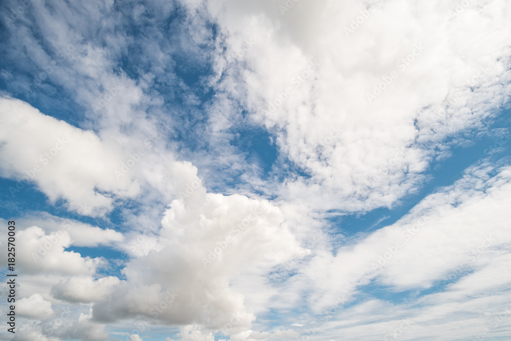 Obraz premium Blue sky with clouds