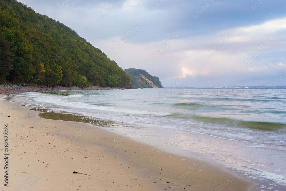 Fototapeta premium Strand in Sellin auf Insel Rügen in Deutschland am Morgen