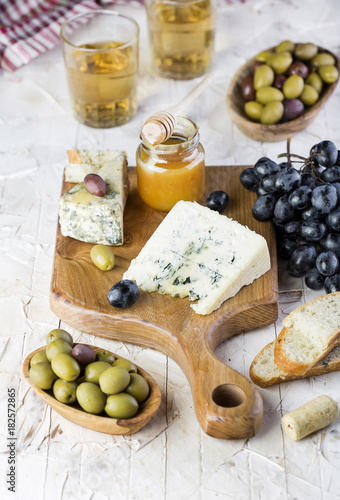 snacks of blue cheese, olives, bread and grapes