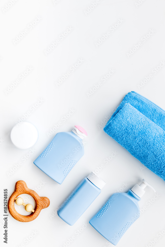 Obraz premium Natural bath cosmetics for kids. Bottles, towel and toys on white background top view copyspace