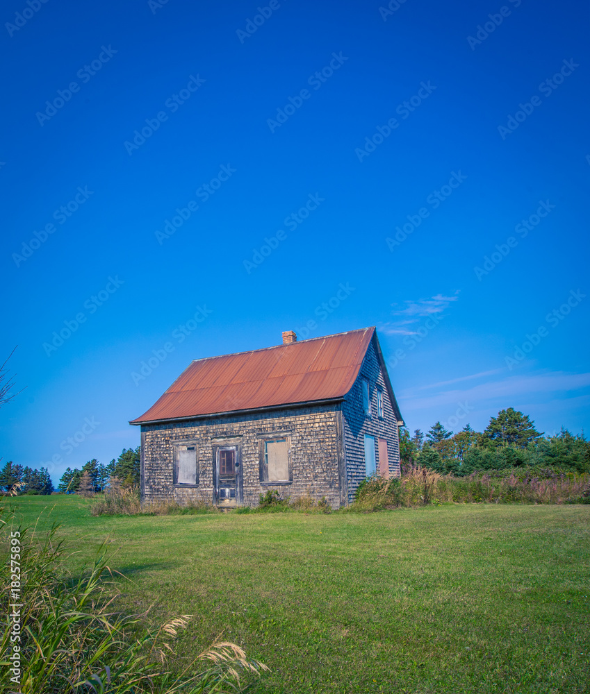 abandon farm house quebec