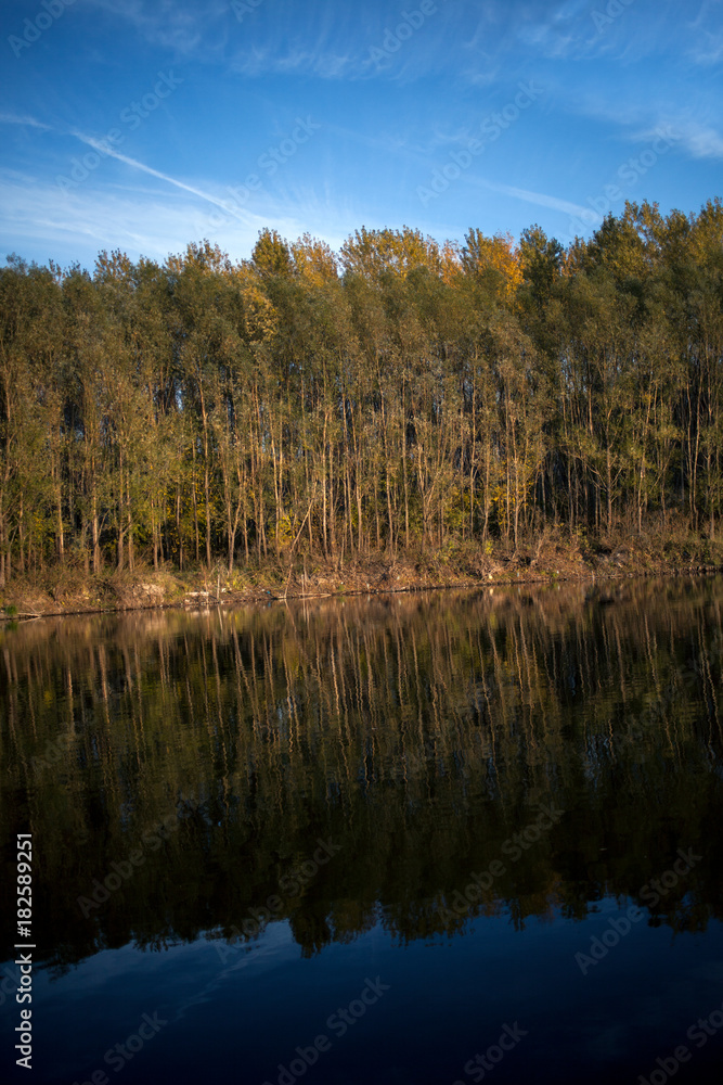 Fototapeta premium Autumn river