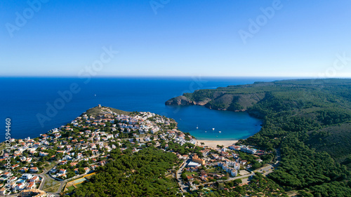 Photographie aérienne du village de Montgo en Espagne