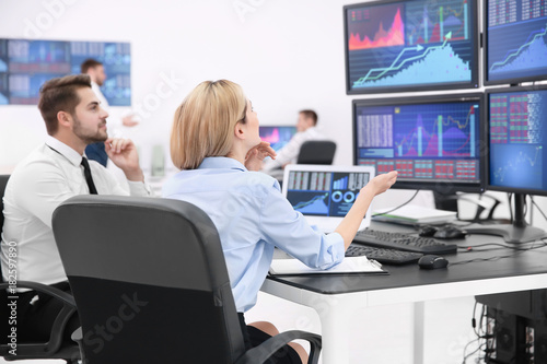 Fotografie Stock traders working in office