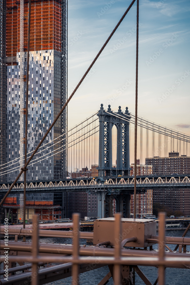 Obraz premium New York City - coucher de soleil sur le Pont