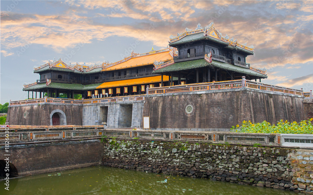 Obraz premium citadel in Hue in sunset