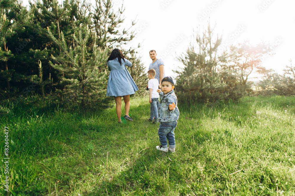 Family Dad Mom and Children in the Field Family Dad Mom and Children in the Field