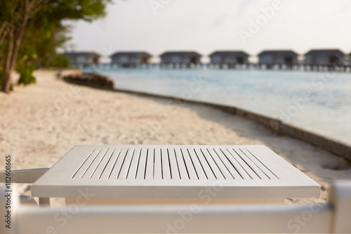 Φωτογραφία Empty top of white wooden table for product placement and display