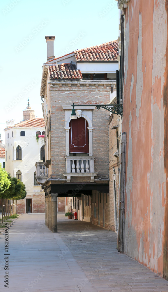 house with porch in venice