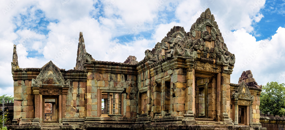 Fototapeta premium Prasat Muang Tam or the lower city castle, an ancient Khmer-style temple complex built in Buriram Province, Thailand, which is built in the 10th -11th century.