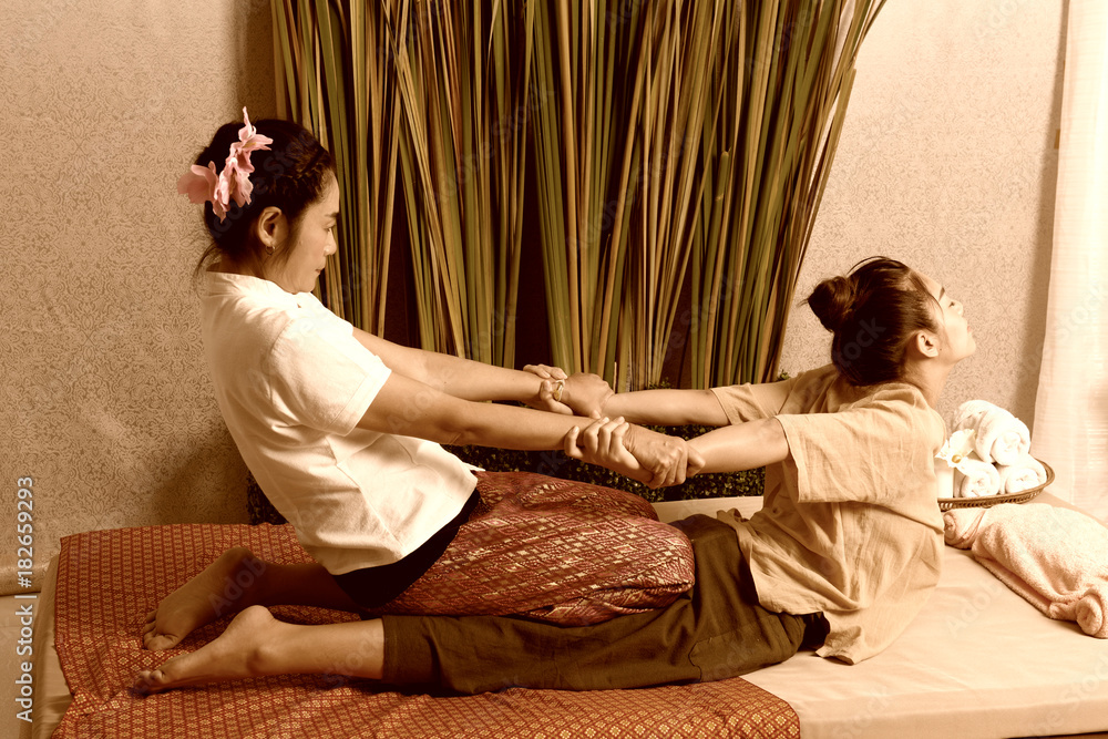 Spa and massage : Thai massage and spa for healing and relaxation - obrazy, fototapety, plakaty 