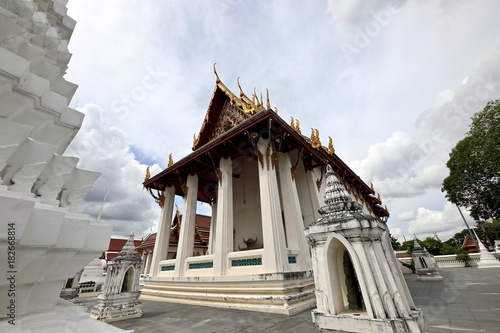 Wallpaper Mural The building is within the temple grounds Torontodigital.ca