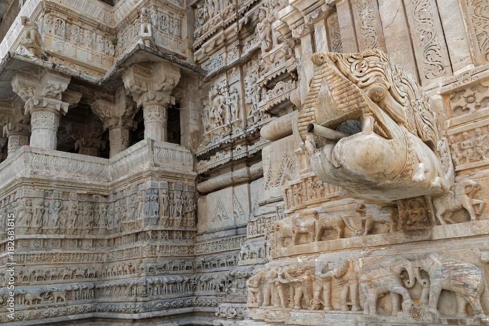 Détail architectural du temple Jagdish Temple à Udaipur