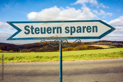 Schild 251 - Steuern sparen photo