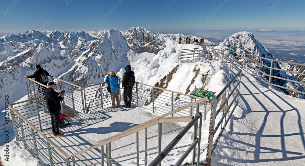 Obraz premium Top of the peak Lomnicky stit in High tatras mountains, Slovakia