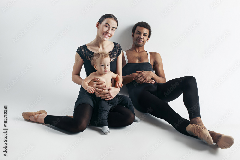 Fototapeta premium A happy family on white background
