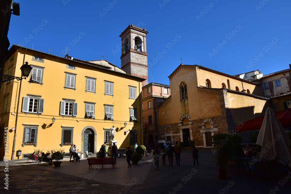 Piazza del Salvatore à Lucca en toscane, Italie