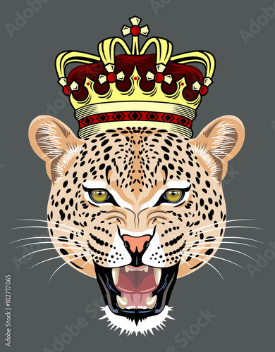Portrait of a leopard in a crown