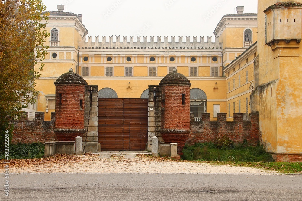 Castello San Lorenzo a Villa Sommi Picenardi, Cremona