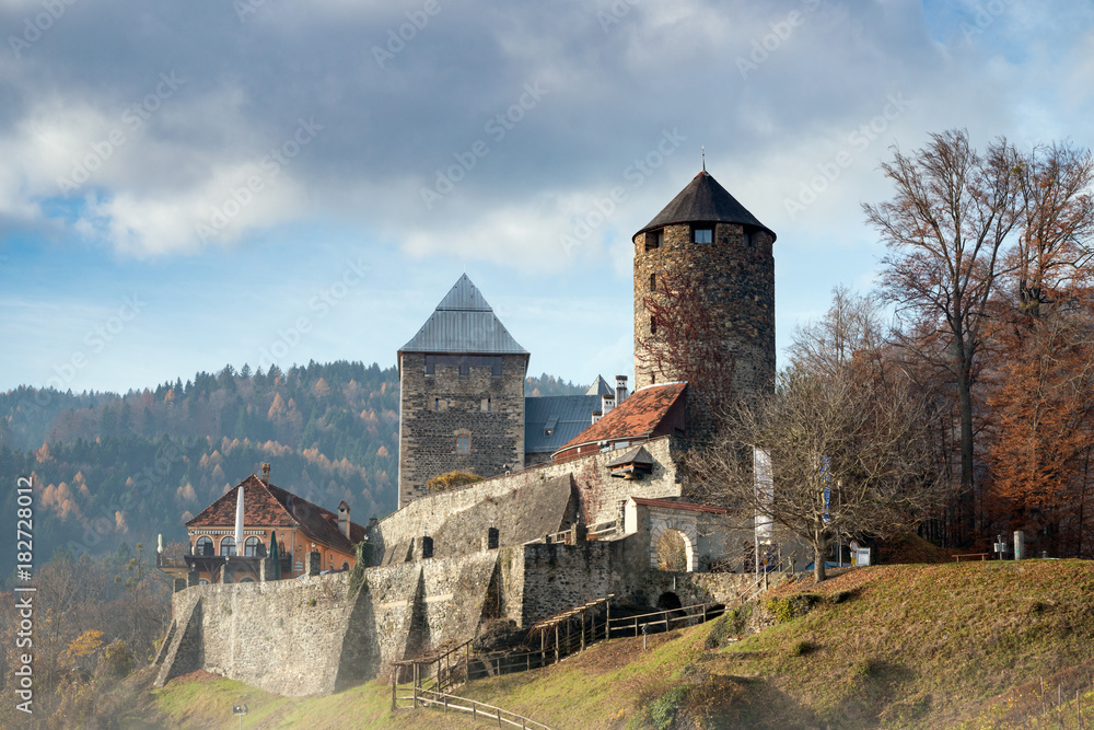 Burg Deutschlandsberg an der Schilcher Weinstrasse, Steiermark, Österreich, im Herbst