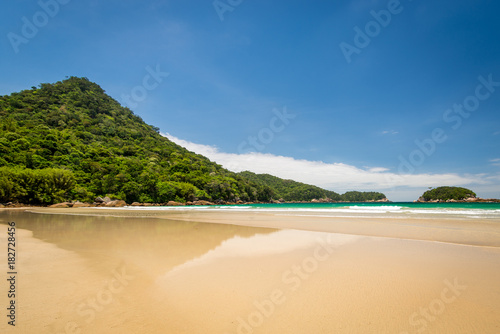 Fototapeta Naklejka Na Ścianę i Meble -  Beautiful Dois Rios (Two Rivers) Beach in Ilha Grande Island in Brazil