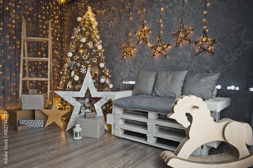 Beautifully decorated place for Christmas photo shoots 9378.