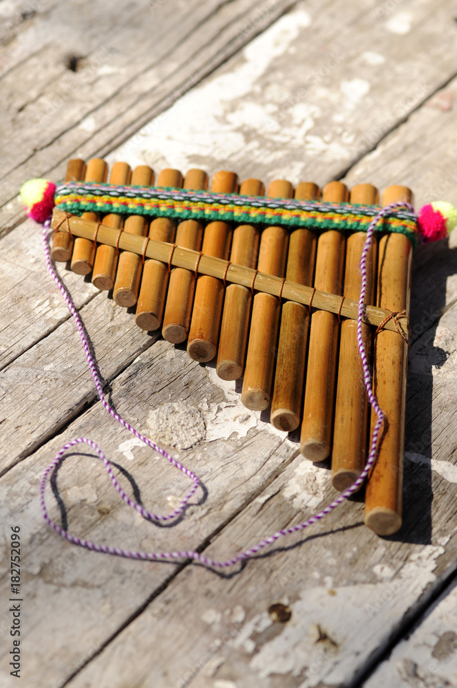 Flauta de Pan Panflöte Flute Flauto di Pan Panpipes Σύριγγα Syrinx パンパイプ  Andino Flautas 排笛 μουσικό όργανο Panova frula Panfluit Fletnia Pana Flauta  de pã Panhuilu Panflöjt Panfløjte חליל פאן Stock Photo