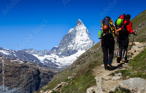 Wanderer vor dem Matterhorn © DeLex