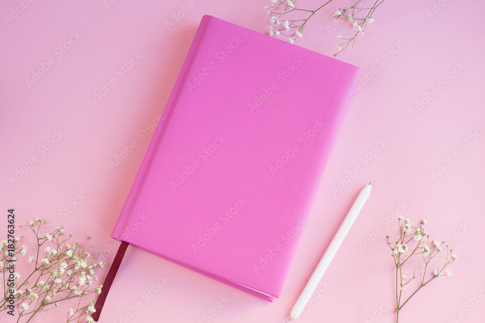 Table of a business woman with a pink notebook on a pink background with a white pen
 - obrazy, fototapety, plakaty 