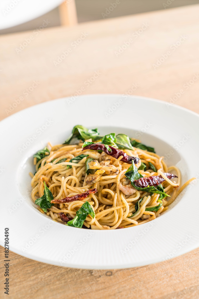 Stir-fried Spaghetti with Spicy Clam