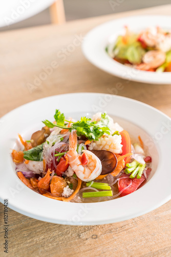 Spicy vermicelli and seafood salad