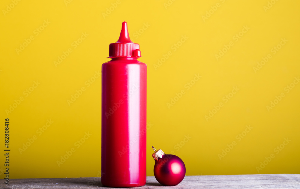 Obraz premium Ketchup. Red Christmas ball. Fashion photo. Christmas time.