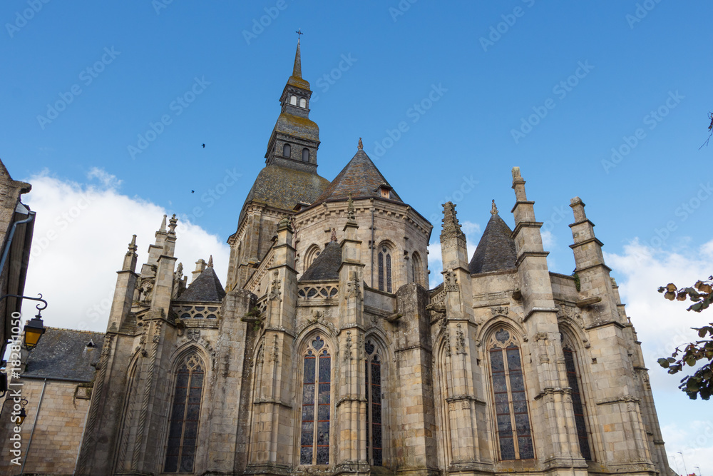 Fototapeta premium Basilique Saint-Sauveur à Dinan