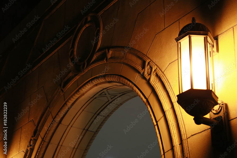 Obraz premium Light at the entrance of the park