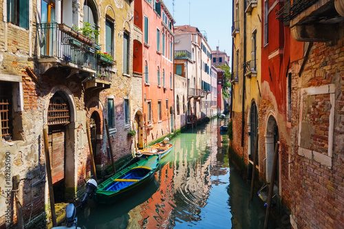 Fototapeta Naklejka Na Ścianę i Meble -  Beautiful view of water street and old buildings in Venice, ITALY
