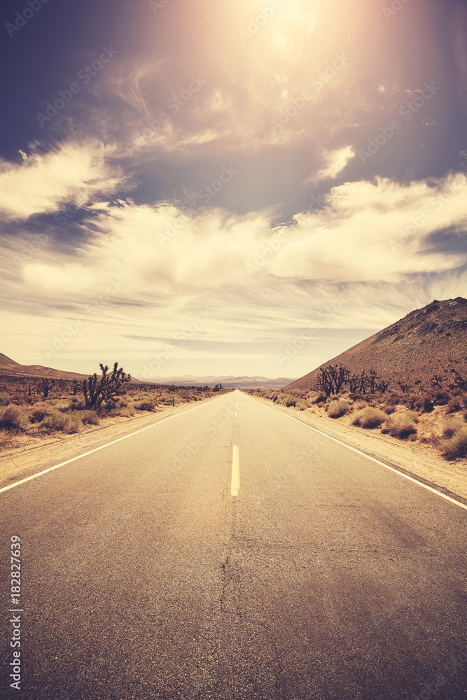 Φωτογραφία Vintage stylized picture of a road at sunset, travel concept, USA