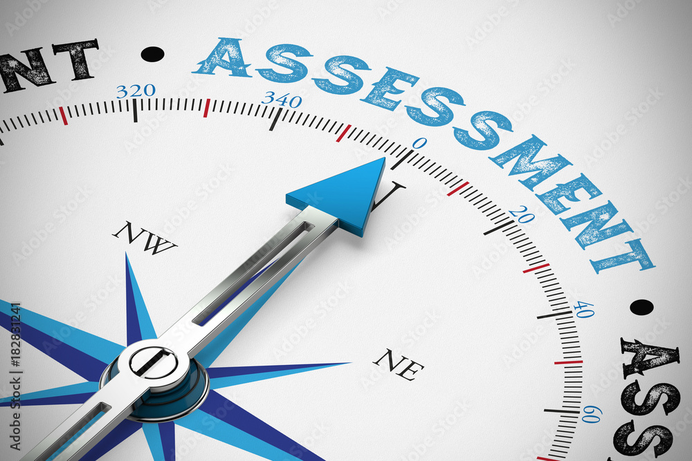 Kompass zeigt auf das Wort Assessment / Bewertung Kompass zeigt auf das Wort Assessment / Bewertung