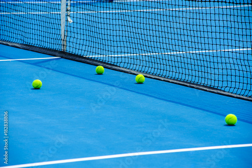 Tennis balls fall over on the tennis playground © OHishi_Foto